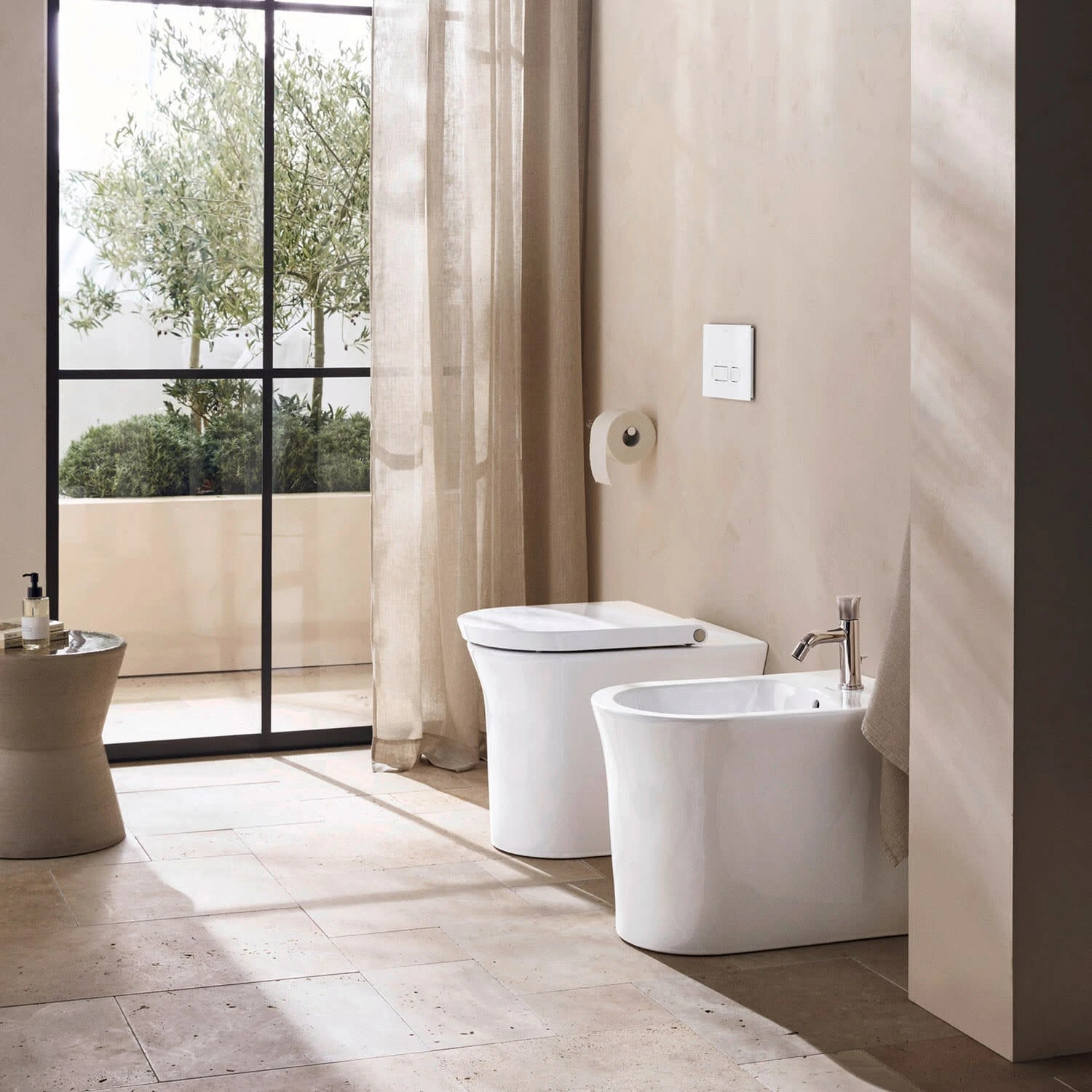 Duravit White Tulip Stand-WC Mit HygieneGlaze, Spülrandlos 2 Duravit White Tulip Stand-WC Mit HygieneGlaze, Spülrandlos – Bild 2