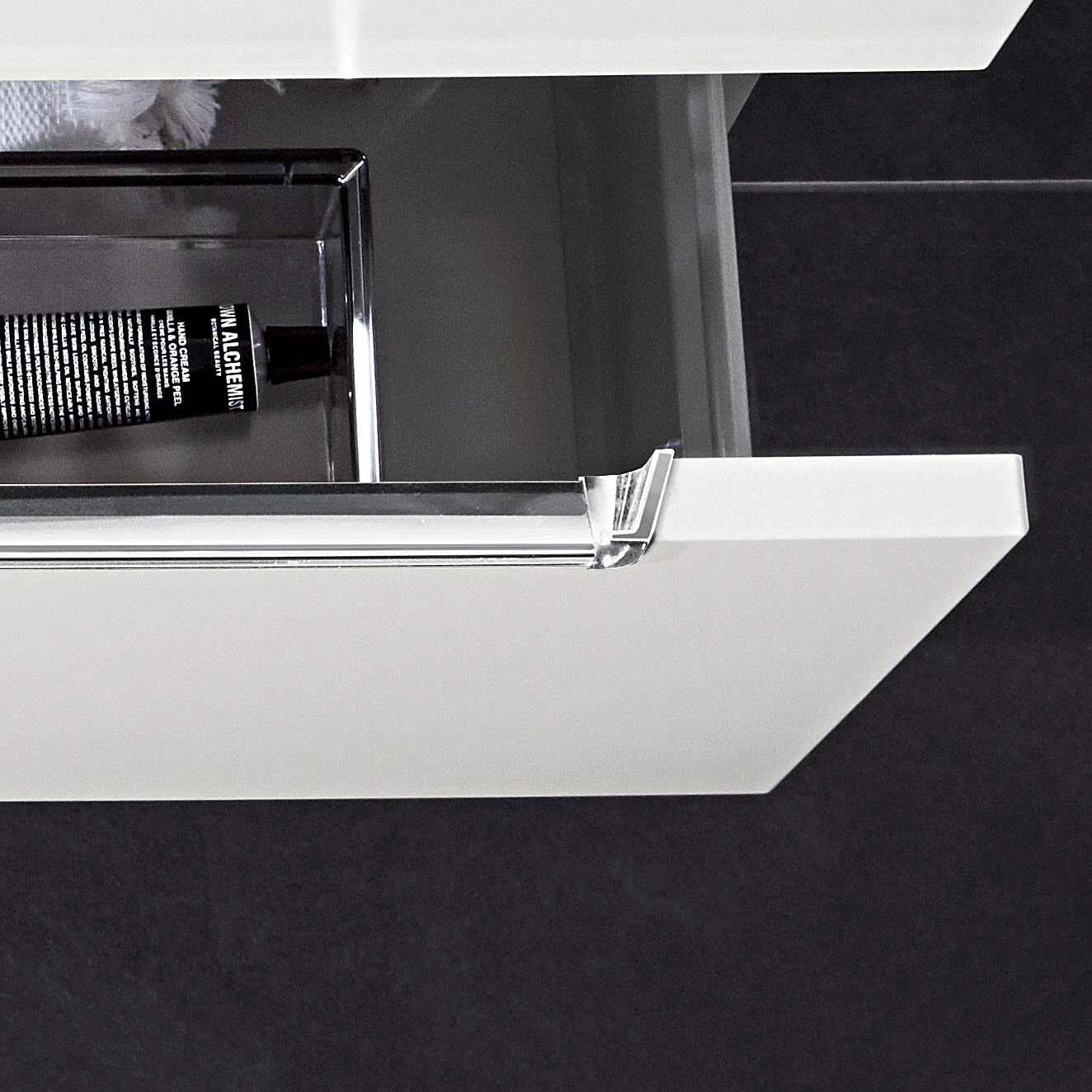 Villeroy & Boch Subway 2.0 Waschtischunterschrank 44 Cm, Griff Chromfarbig Glänzend, 1 Auszug 7 Villeroy & Boch Subway 2.0 Waschtischunterschrank 44 Cm, Griff Chromfarbig Glänzend, 1 Auszug – Bild 7